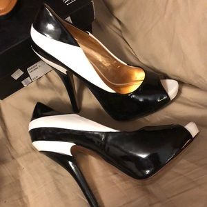 Black/white BCBG heels